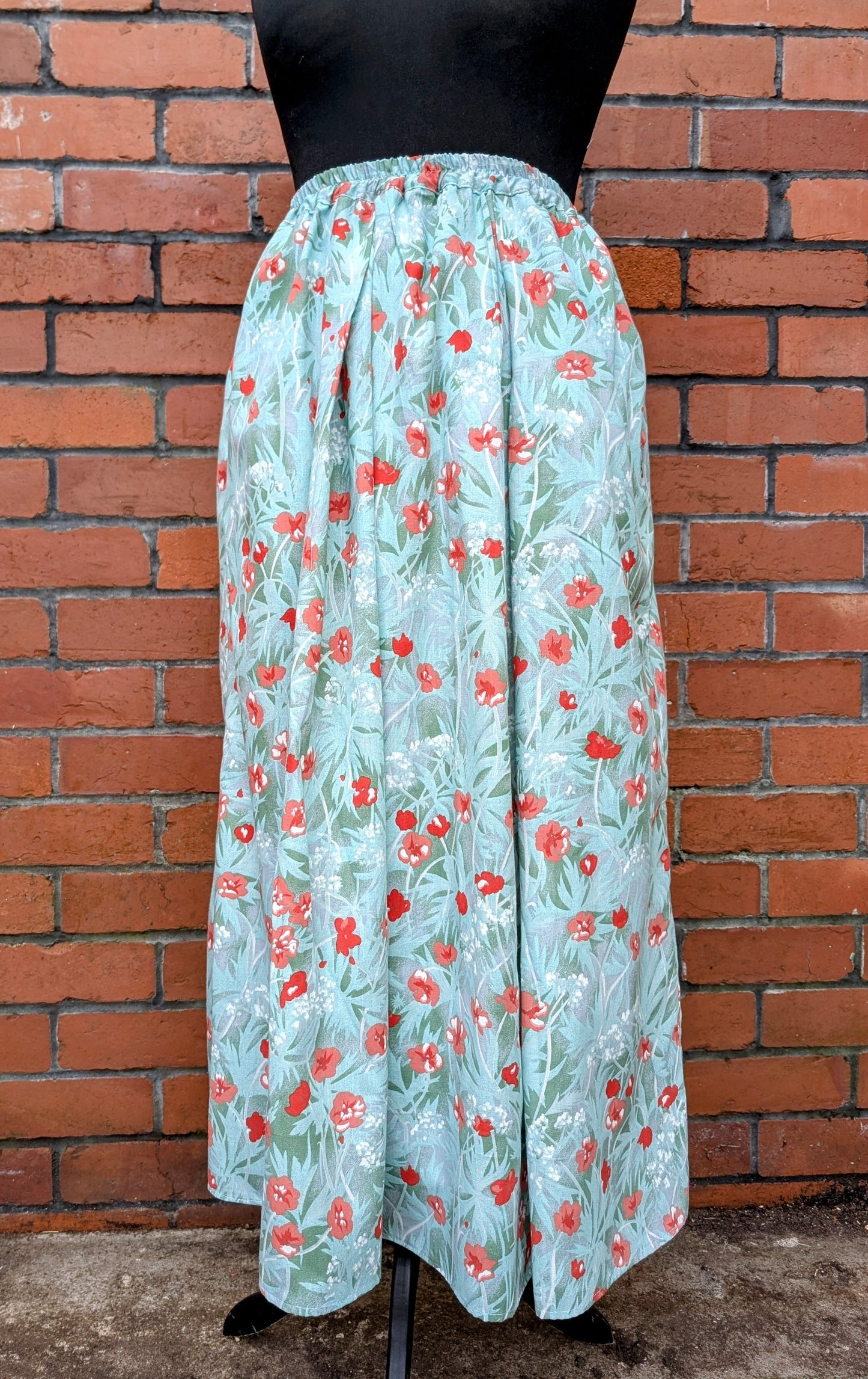 Skirt 16-18- turquoise blue- floral-patterned skirt-poppies fabric-pretty skirt-full skirt with pockets-long skirt- flared, stretch waist
