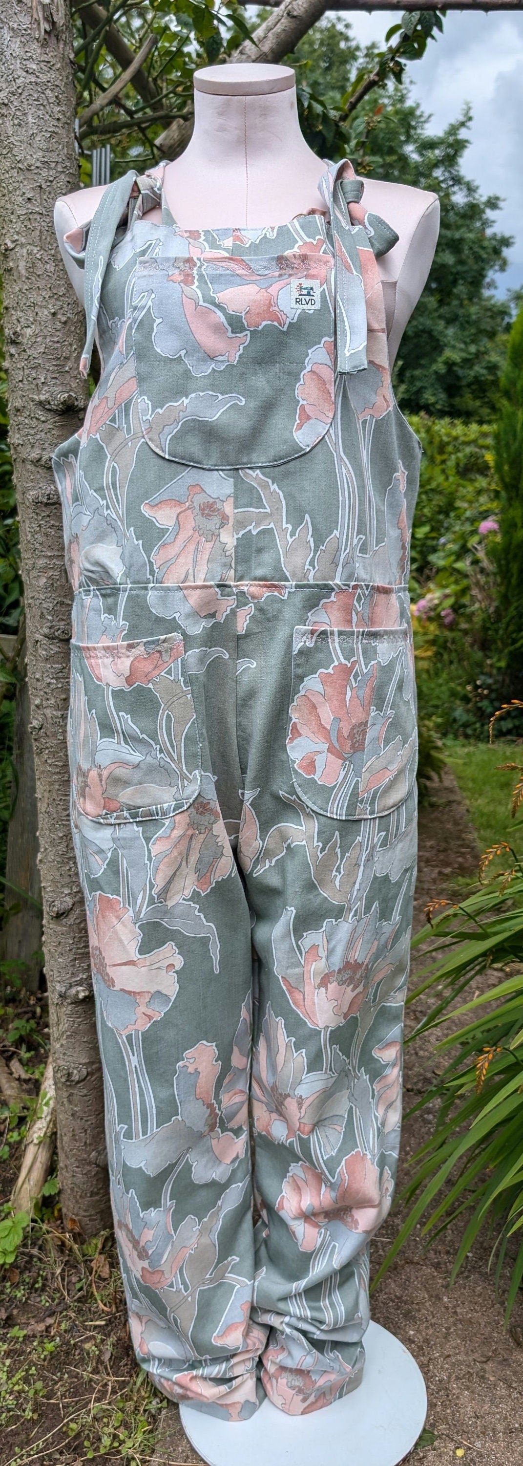 dungarees size 10 floral, cottage core Dungarees, pretty overalls.