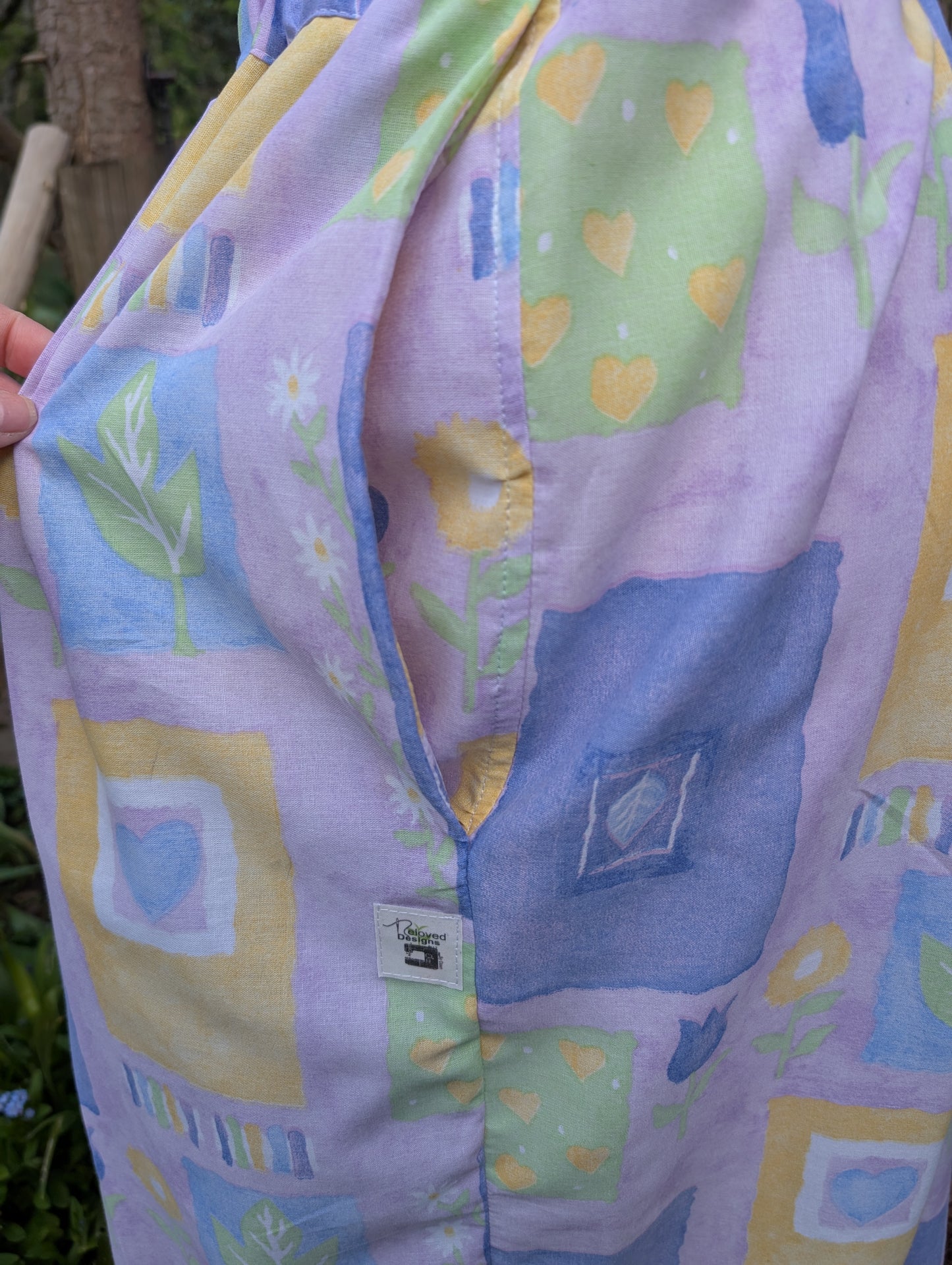 Skirt size 14- purple vintage-floral-patterned skirt-tulips fabric-pretty skirt-full skirt with pockets-long skirt- flared, stretch waist