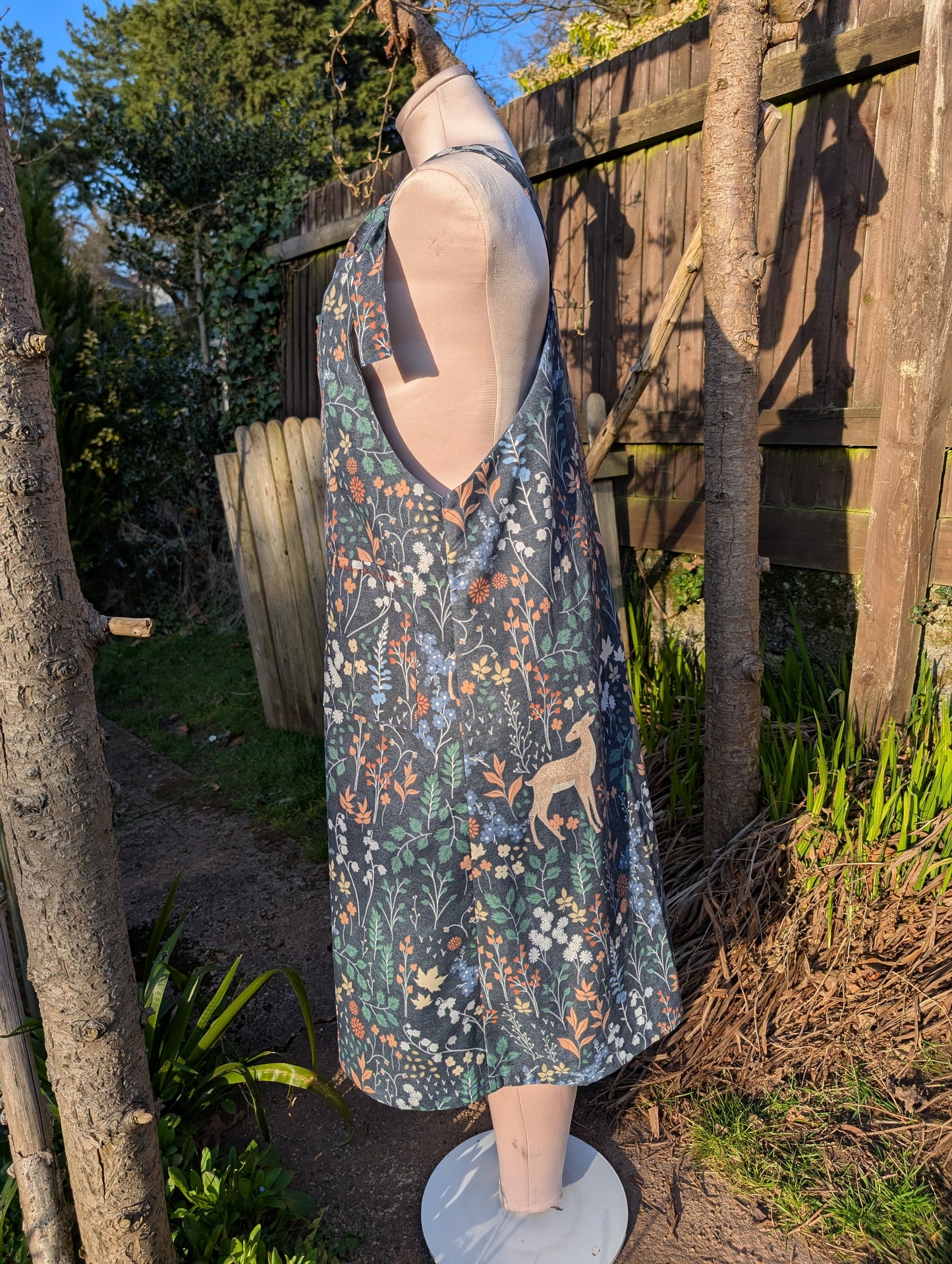 dress size 12, floral dress, short pinafore dress, dungarees dress, tie top dress, apron dress, mid dress, pockets dress, vintage floral