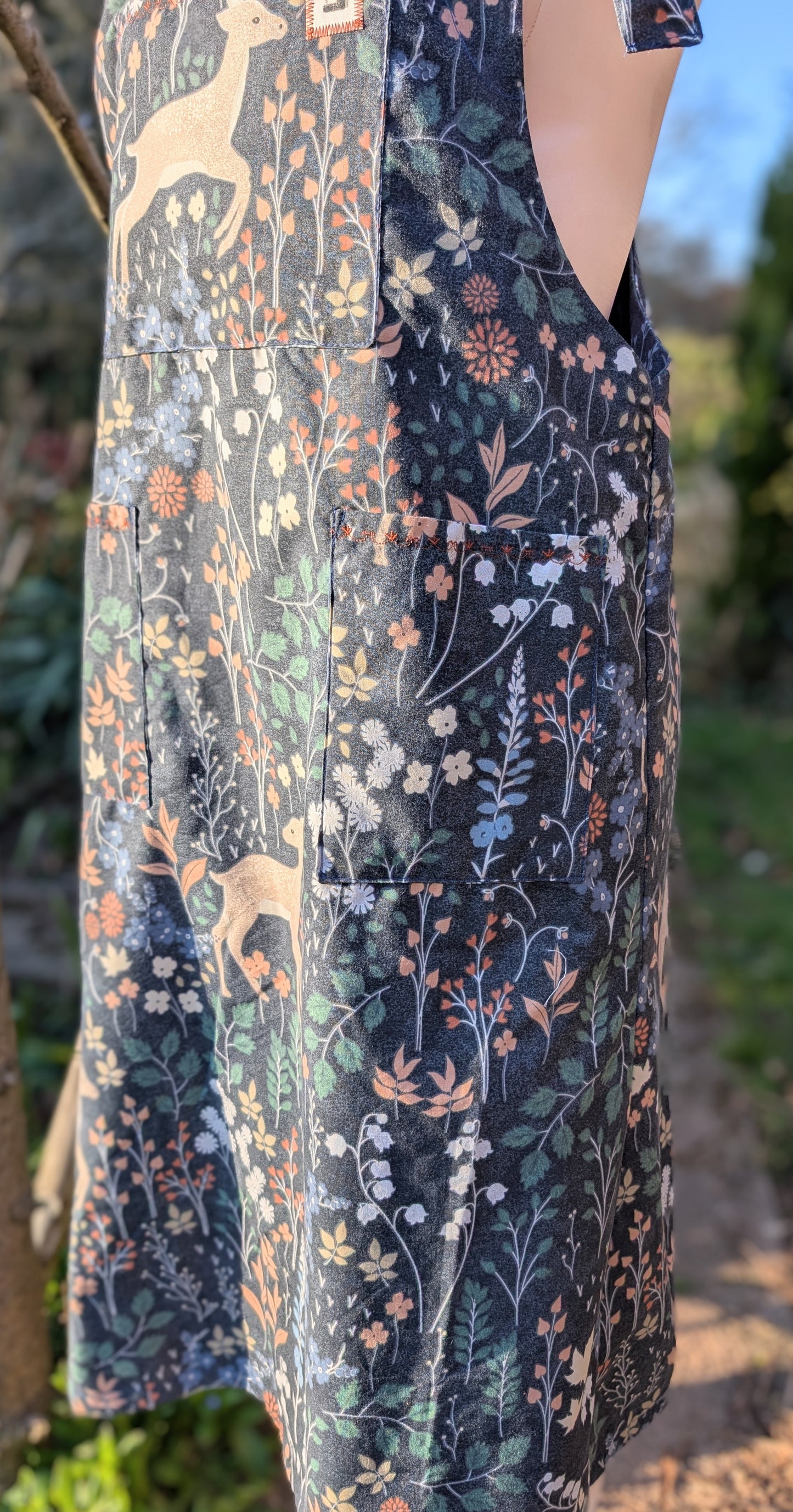 dress size 12, floral dress, short pinafore dress, dungarees dress, tie top dress, apron dress, mid dress, pockets dress, vintage floral