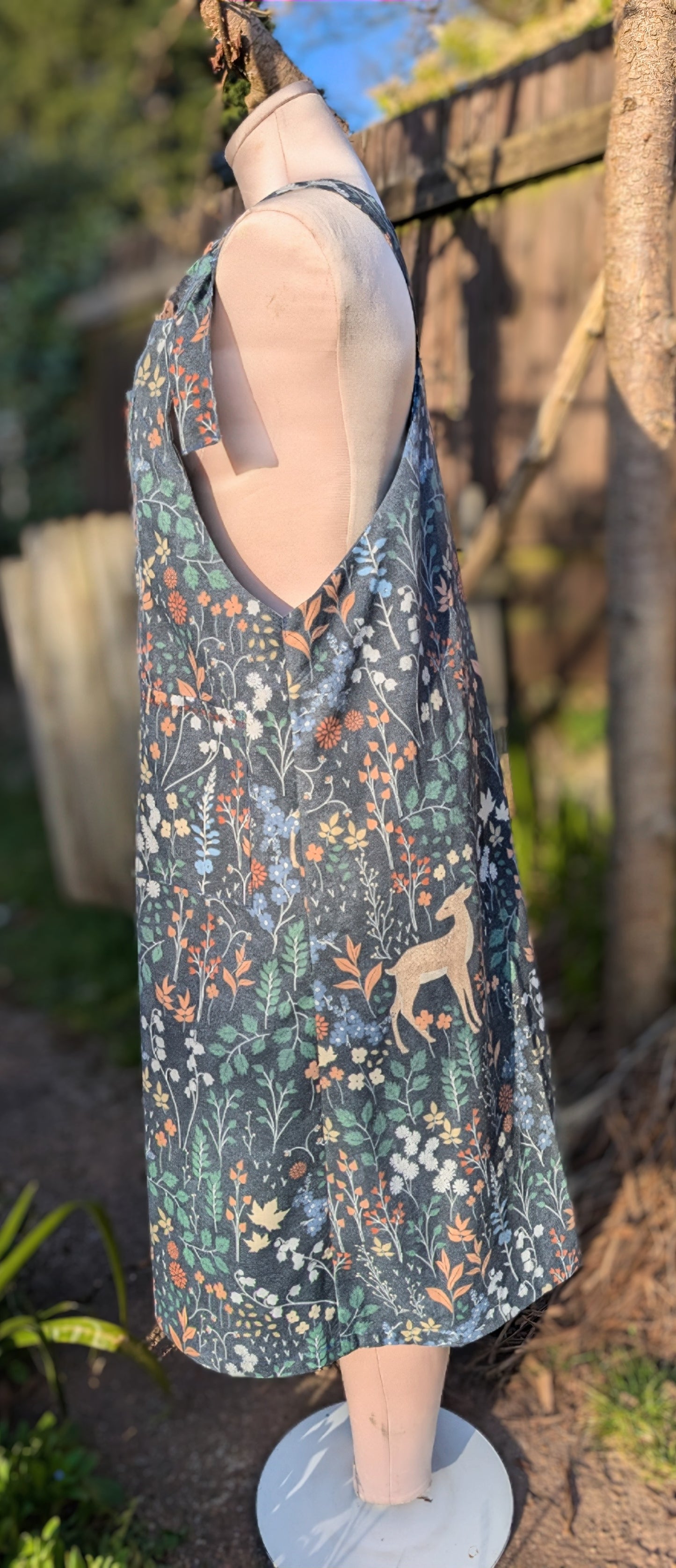 dress size 12, floral dress, short pinafore dress, dungarees dress, tie top dress, apron dress, mid dress, pockets dress, vintage floral