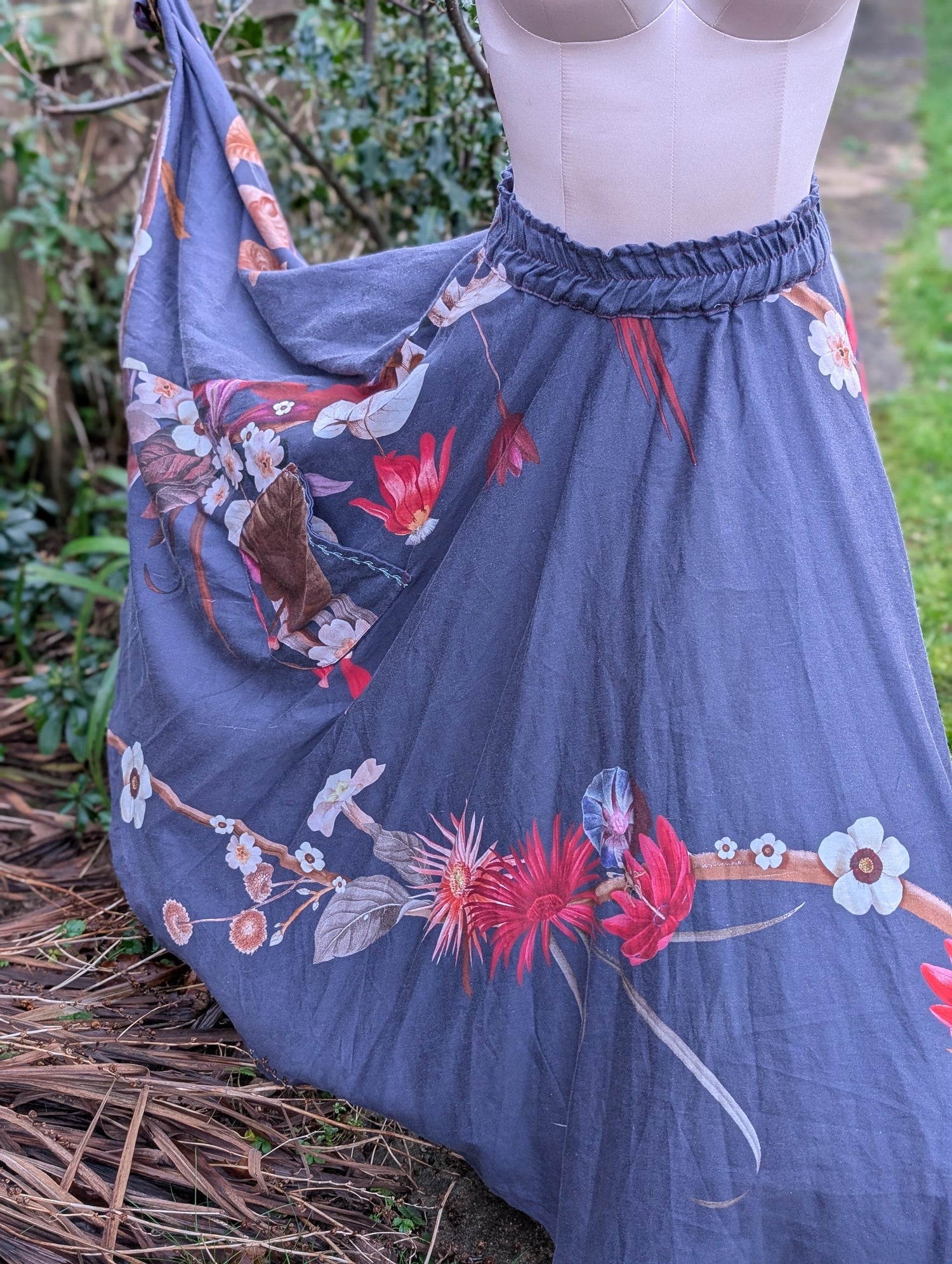 ADULT DRESSES AND SKIRTS