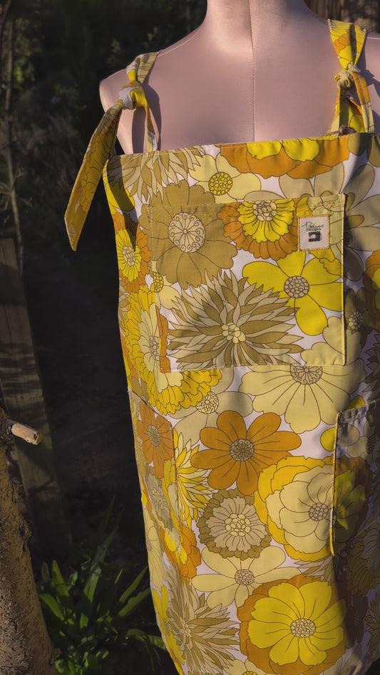 dress size 12, floral dress, short pinafore dress, dungarees dress, tie top dress, apron dress, mini dress, pockets dress, vintage floral