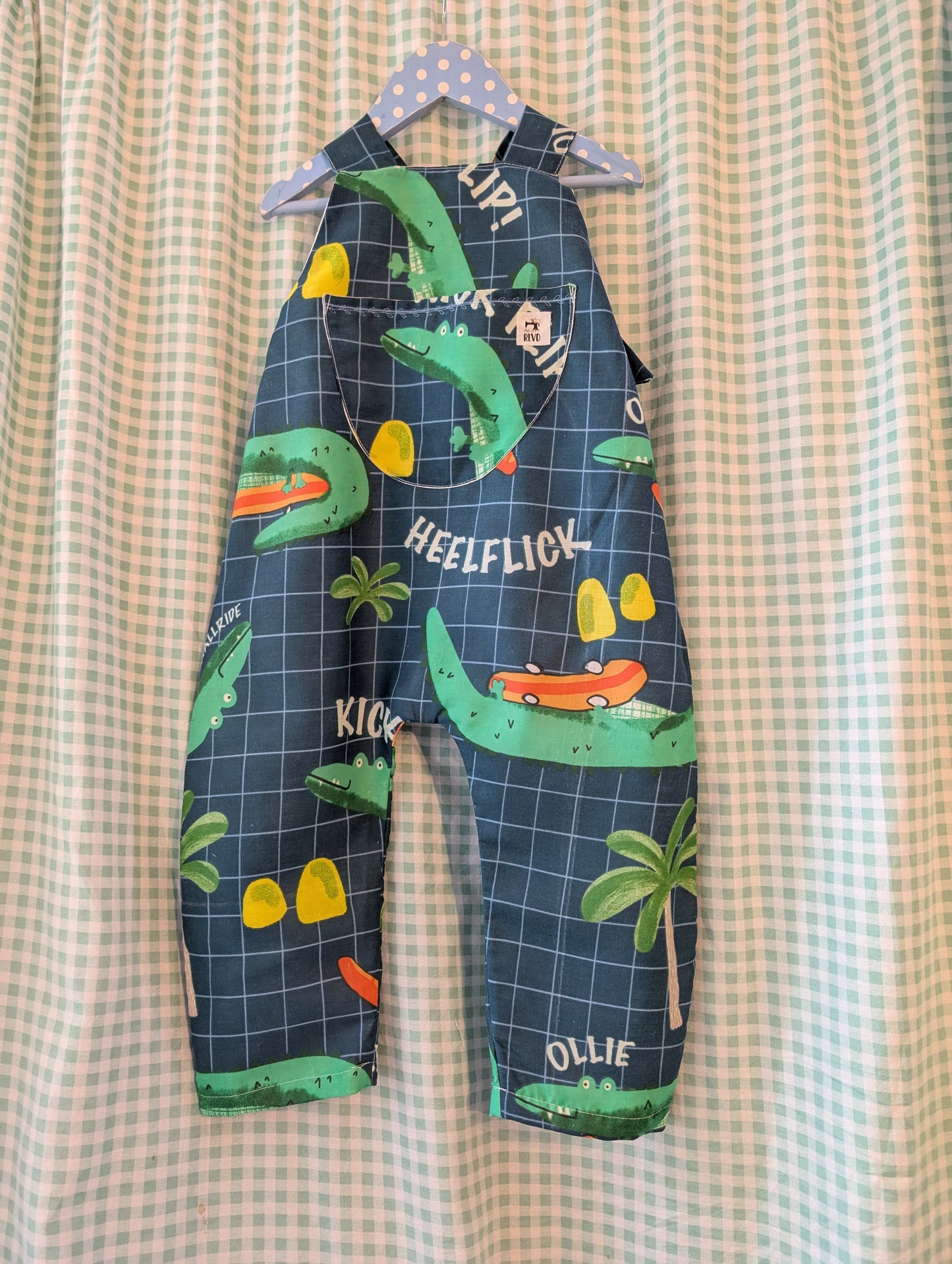 Adorable crocodile Dungarees for your Stylish Toddler (3-4 years)"