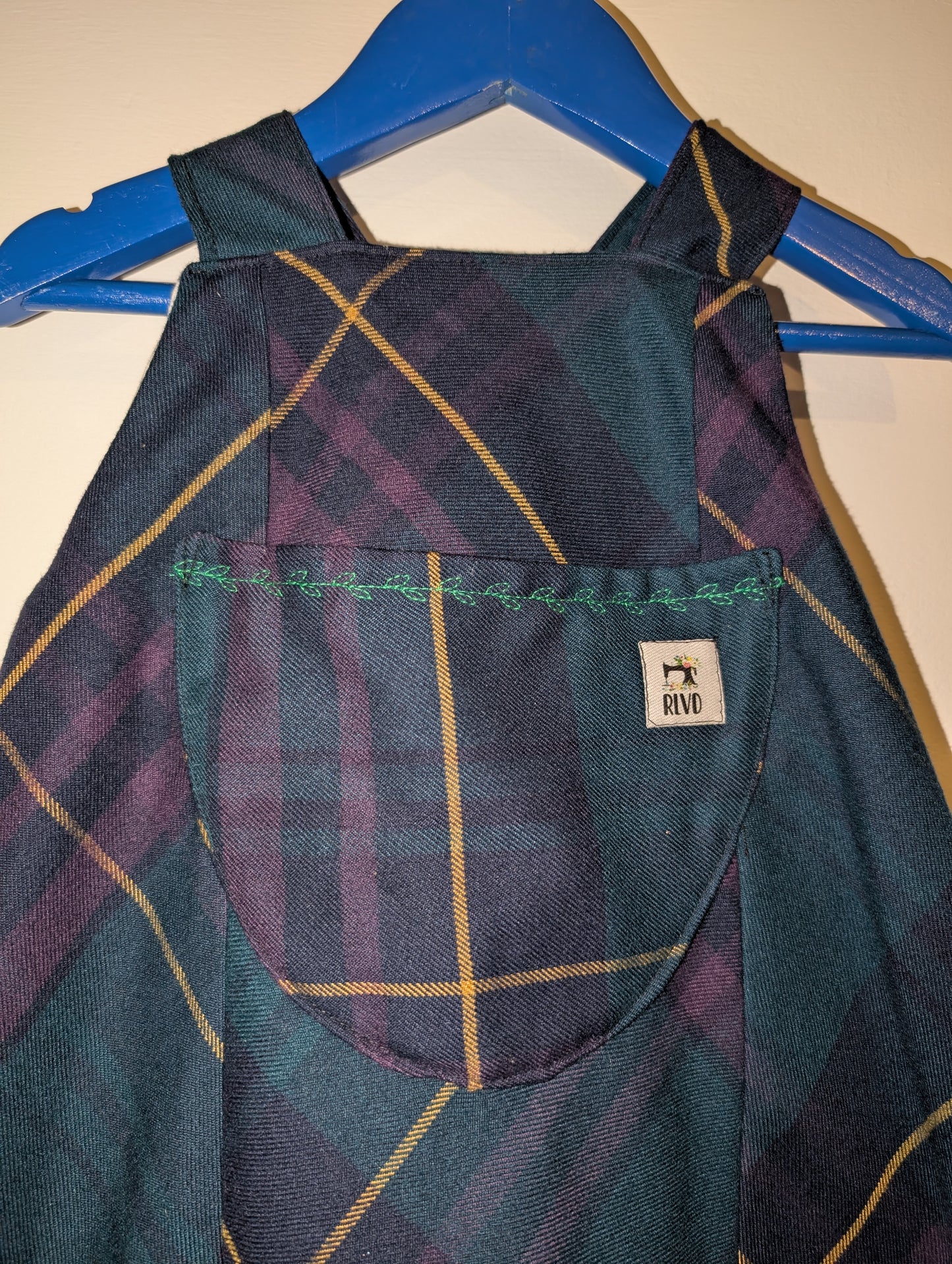 Adorable Tartan Dungarees for your Stylish Toddler (3-4 years)"