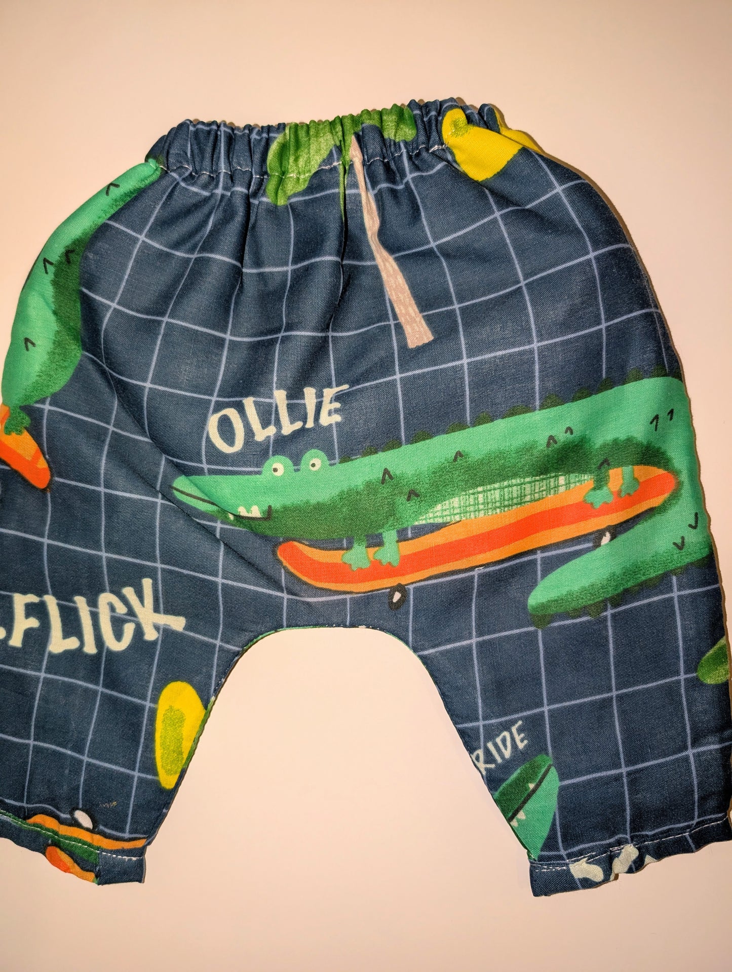 Baby trouser-pants. age 6-9m (crocodile)