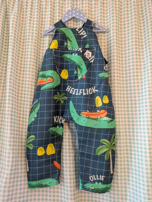 Adorable crocodile Dungarees for your Stylish Toddler (3-4 years)"